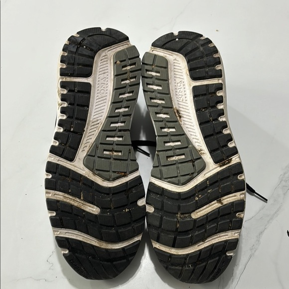 Brooks Black Running Shoes - Picture 4 of 4